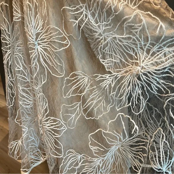 Elliatt Cream Embroidered Lace Mini Dress Flutter Sleeve Bridal Fairy Coquettte - Picture 10 of 14